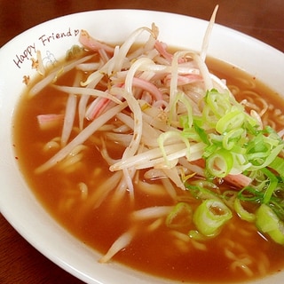 もやしとカニカマのラーメン